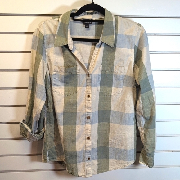 Patagonia Clean Color Button Down Shirt - Clean Mulberry Green Size M EUC - Picture 2 of 8